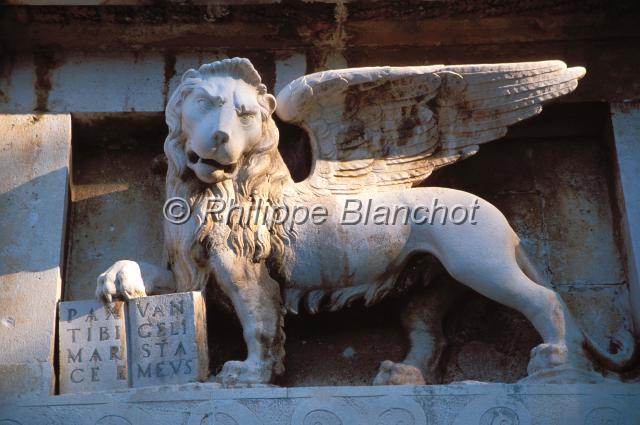 croatie 20.JPG - Porte de la Terre Ferme, avec son immense Lion de St MarcZadar, Dalmatie du NordCroatie